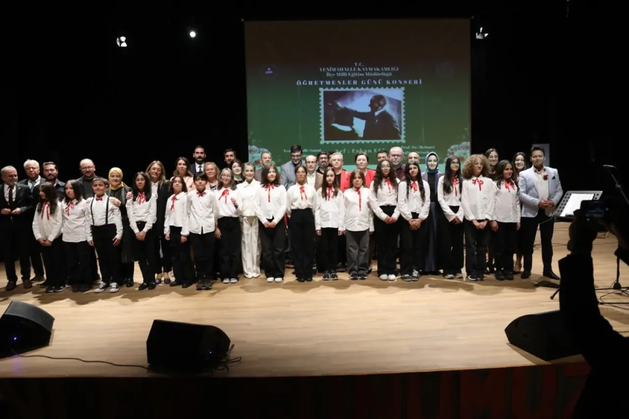 Yenimahalle'de 24 Kasım Öğretmenler Günü Coşkuyla Kutlandı Yenimahalle'de 24 Kasım Öğretmenler Günü Coşkuyla Kutlandı