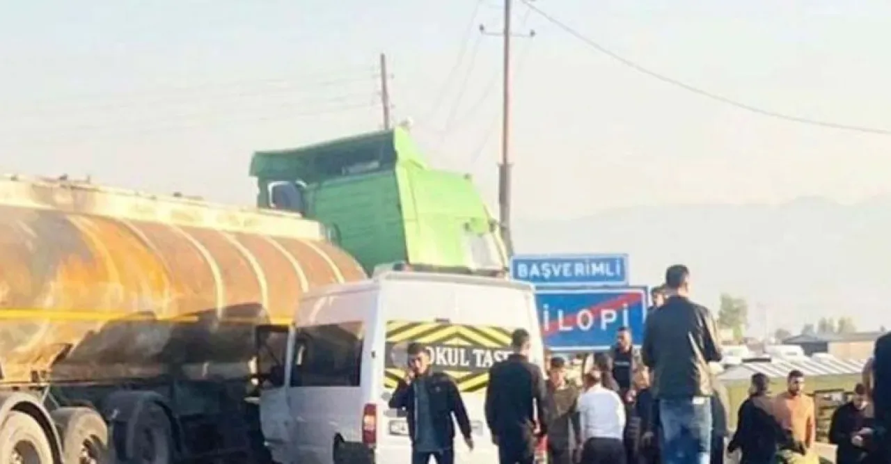 Şırnak'ta Okul Servisi Kazası: 13 Öğrenci Yaralandı Şırnak'ta Okul Servisi Kazası: 13 Öğrenci Yaralandı