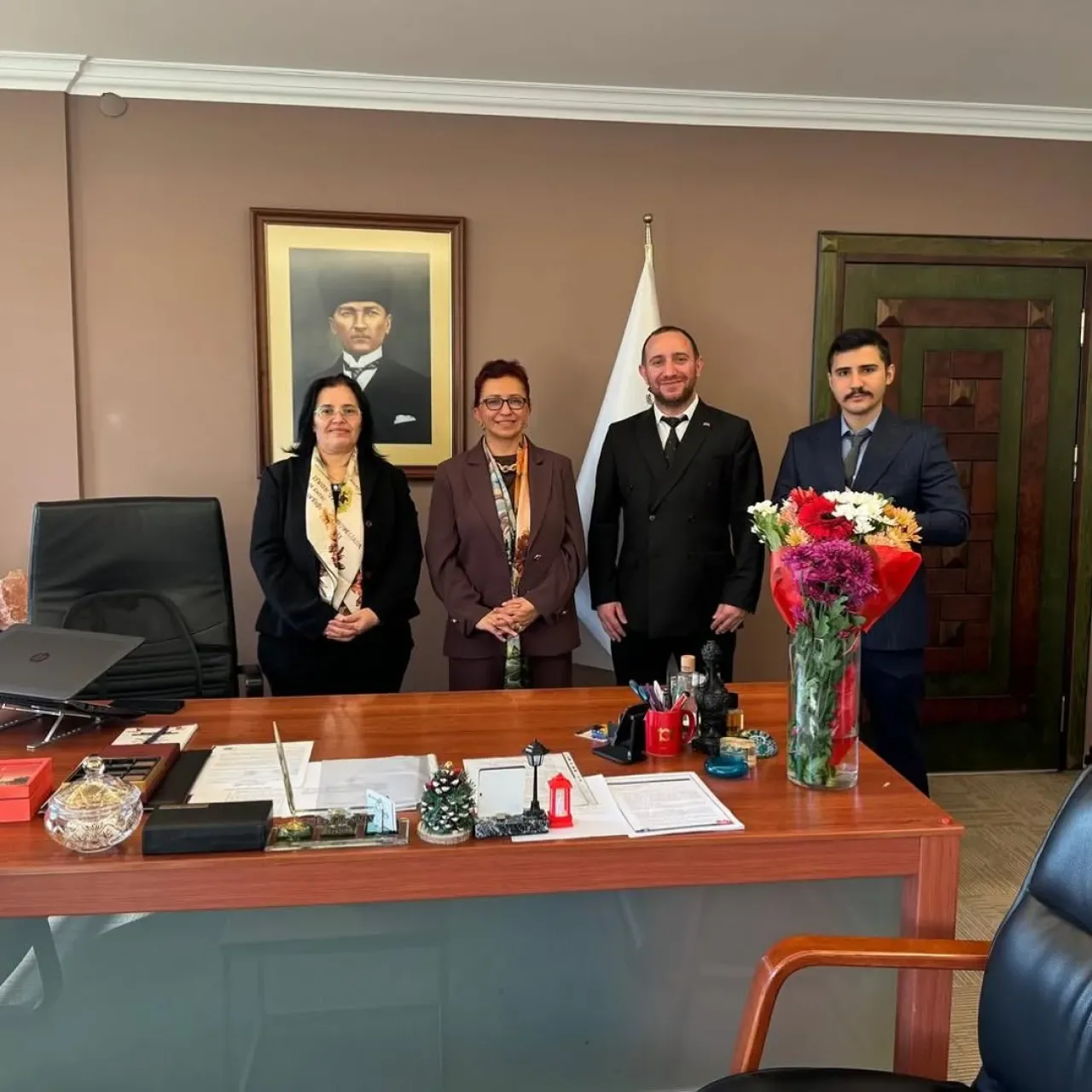 MHP Maltepe İlçe Başkanlığı Öğretmenler Günü'nde Üniversite Rektörünü Ziyaret Etti MHP Maltepe İlçe Başkanlığı Öğretmenler Günü'nde Üniversite Rektörünü Ziyaret Etti