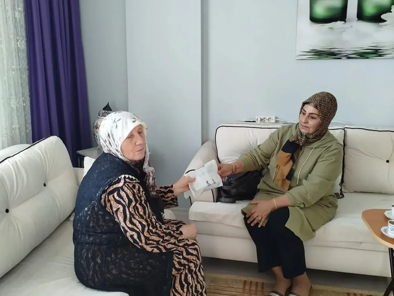 AK Parti Maltepe Kadın Kolları, Hizmet Aşkıyla Çalışmalarını Sürdürüyor AK Parti Maltepe Kadın Kolları, Hizmet Aşkıyla Çalışmalarını Sürdürüyor