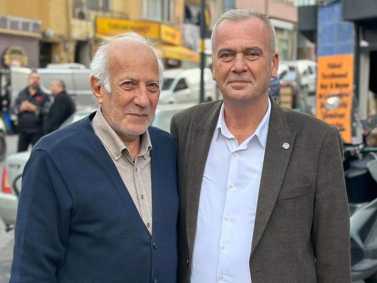AK Parti Silivri'de Yerel Halkla Buluştu: Ak Nokta Çalışması Pazar Yerinde Gerçekleştirildi AK Parti Silivri'de Yerel Halkla Buluştu: Ak Nokta Çalışması Pazar Yerinde Gerçekleştirildi