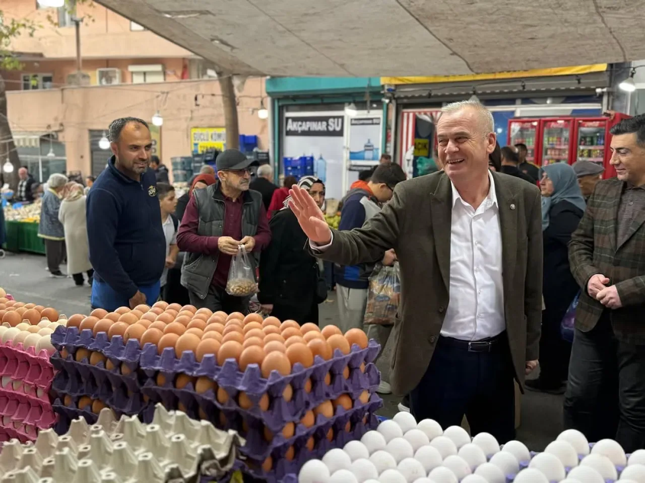 AK Parti Silivri İlçe Başkanı Sami Barlas, Pazartesi Pazarı'nda Esnaf ve Hemşehrilerle Buluştu AK Parti Silivri İlçe Başkanı Sami Barlas, Pazartesi Pazarı'nda Esnaf ve Hemşehrilerle Buluştu