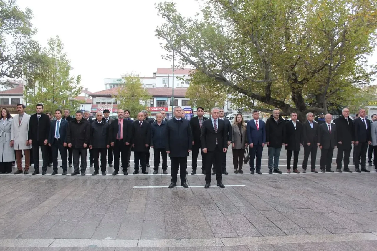 Çubuk'ta 24 Kasım Öğretmenler Günü Çelenk Sunma Töreni Düzenlendi Çubuk'ta 24 Kasım Öğretmenler Günü Çelenk Sunma Töreni Düzenlendi