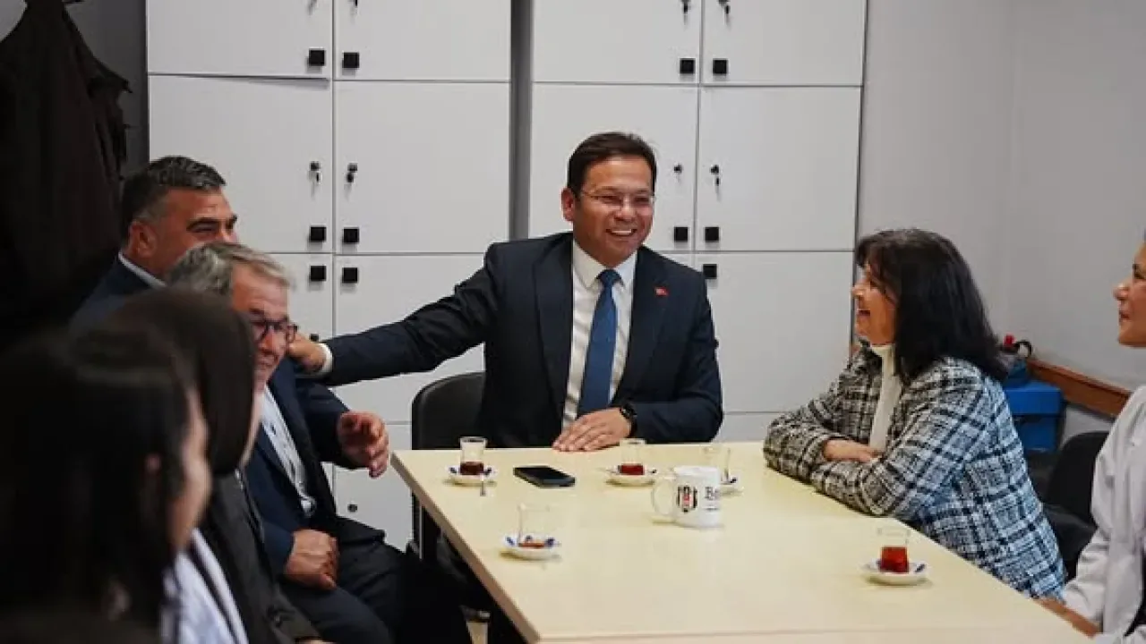 Sındırgı Belediyesi'nden Öğretmenler Günü Ziyareti Sındırgı Belediyesi'nden Öğretmenler Günü Ziyareti