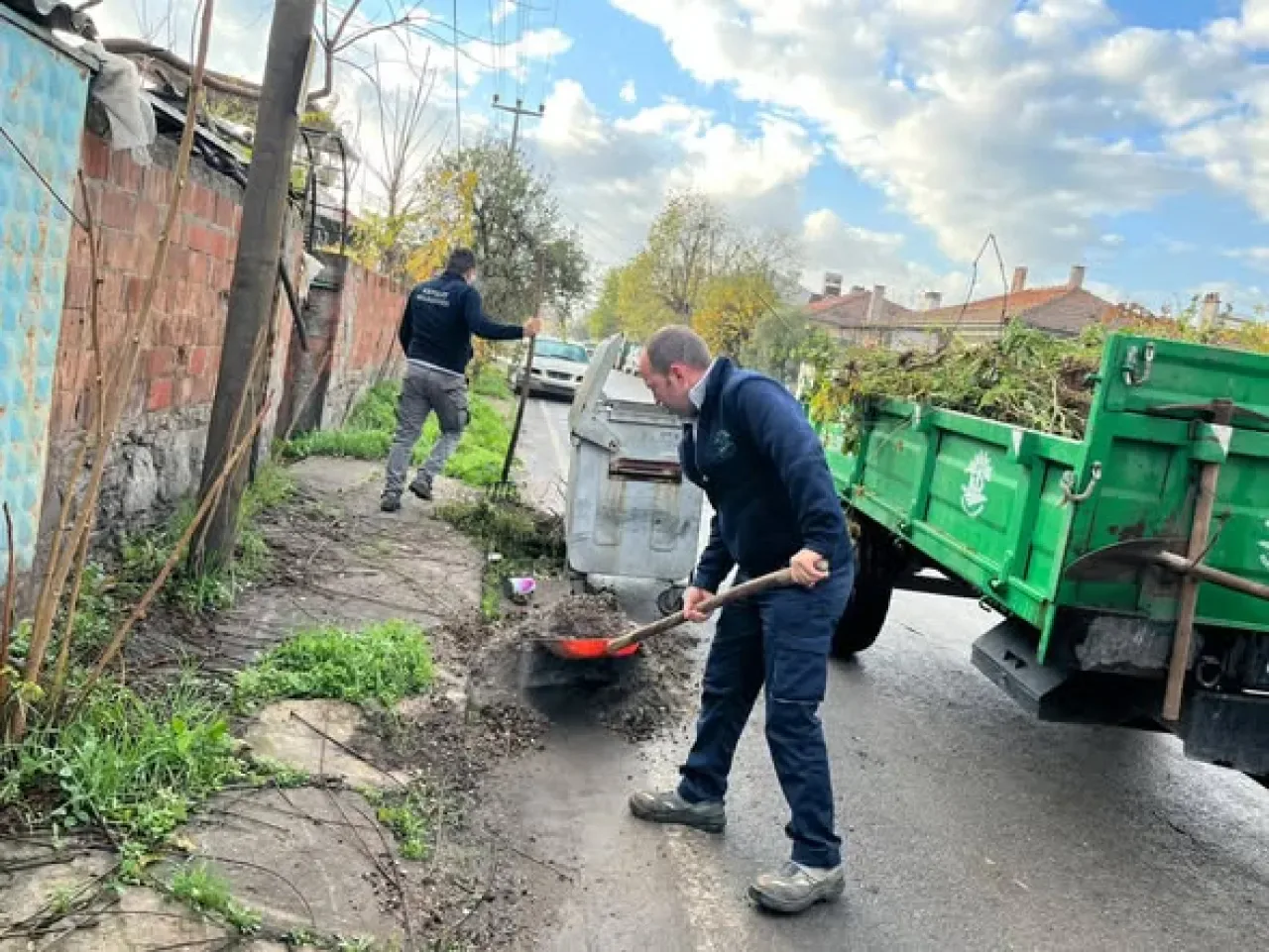 Kepsut Belediyesi'nden 18 Mahallede Mobil Sağlık Hizmeti ve Yoğun Altyapı Çalışması Kepsut Belediyesi'nden 18 Mahallede Mobil Sağlık Hizmeti ve Yoğun Altyapı Çalışması