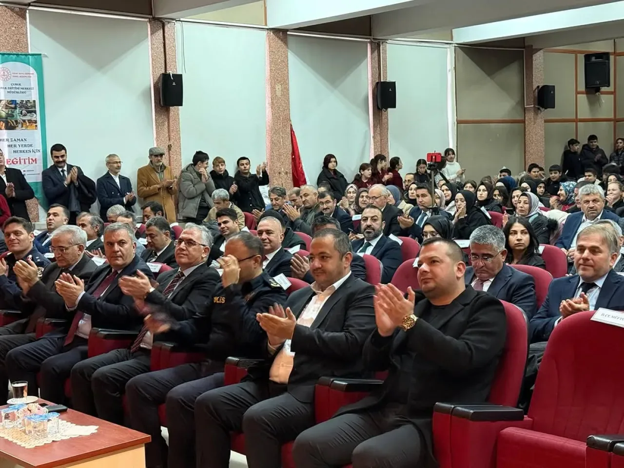Çubuk'ta 24 Kasım Öğretmenler Günü Halk Eğitim Merkezi'nde Kutlandı Çubuk'ta 24 Kasım Öğretmenler Günü Halk Eğitim Merkezi'nde Kutlandı