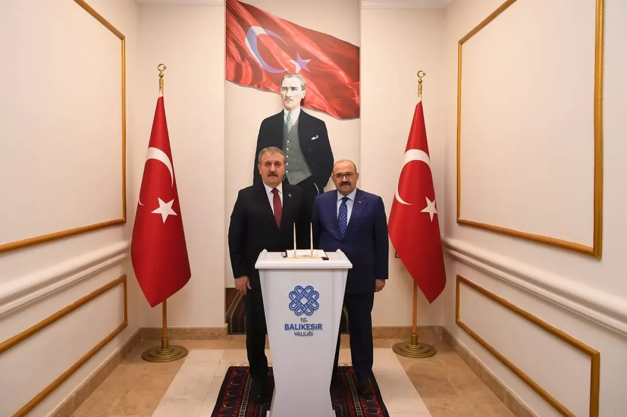 BBP Genel Başkanı Destici, Balıkesir Valisi Ustaoğlu'nu Ziyaret Etti BBP Genel Başkanı Destici, Balıkesir Valisi Ustaoğlu'nu Ziyaret Etti