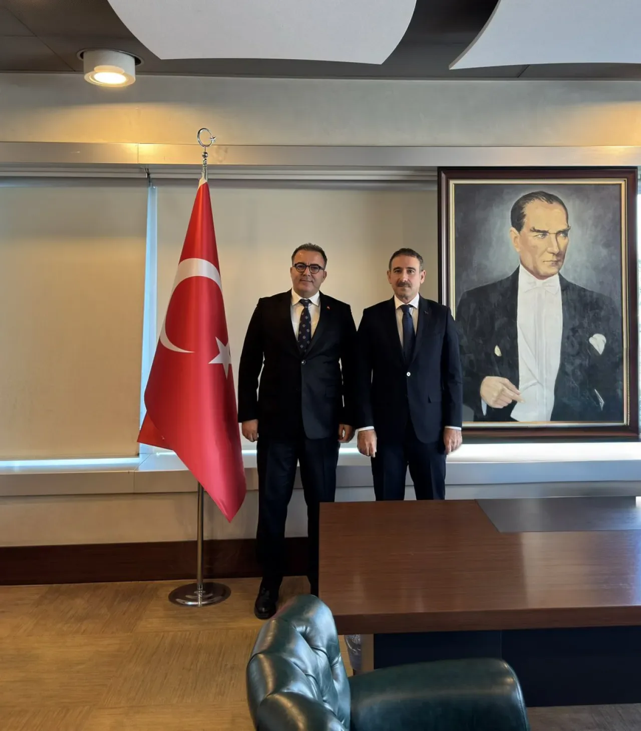 Adıyaman Samsat Belediye Başkanı Bakırköy Kaymakamını Ziyaret Etti Adıyaman Samsat Belediye Başkanı Bakırköy Kaymakamını Ziyaret Etti