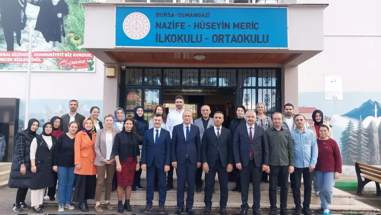 Bursa'da Öğretmenler Günü Ziyareti: Nazife Hüseyin Meriç Okulu'nda Coşkulu Kutlama Bursa'da Öğretmenler Günü Ziyareti: Nazife Hüseyin Meriç Okulu'nda Coşkulu Kutlama