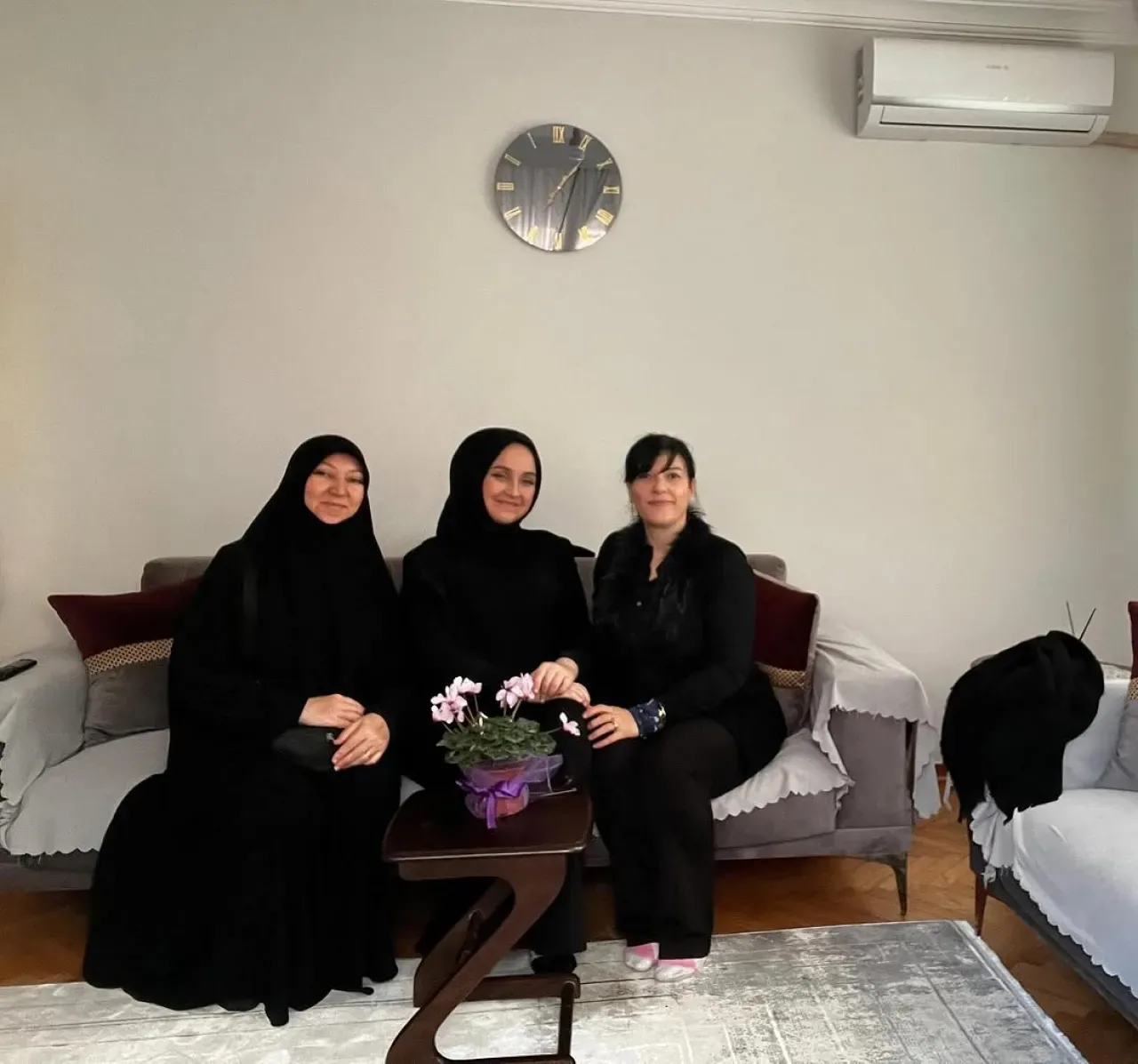 Bahçelievler'de Emekli Öğretmenlere 24 Kasım Ziyareti Bahçelievler'de Emekli Öğretmenlere 24 Kasım Ziyareti