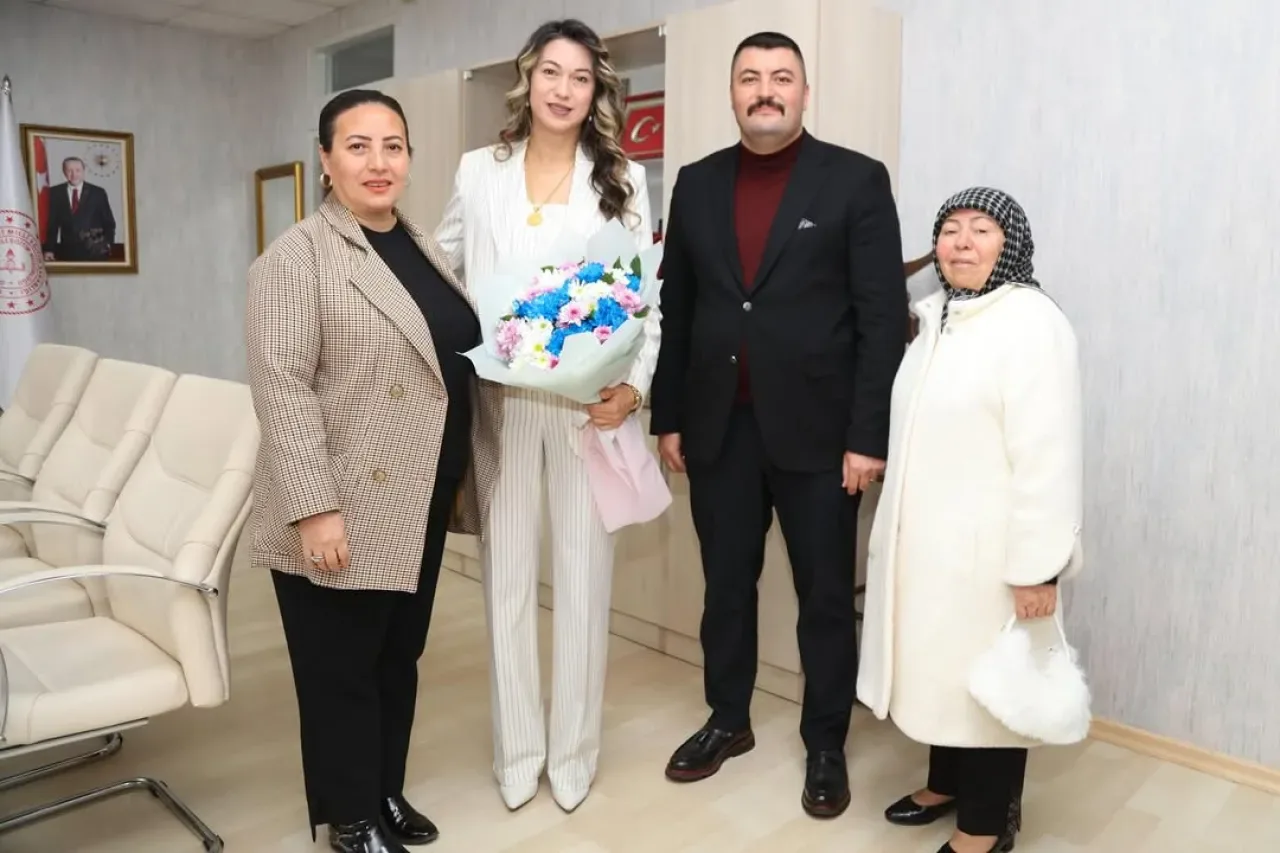 Gölbaşı'nda 24 Kasım Öğretmenler Günü Ziyareti Gölbaşı'nda 24 Kasım Öğretmenler Günü Ziyareti