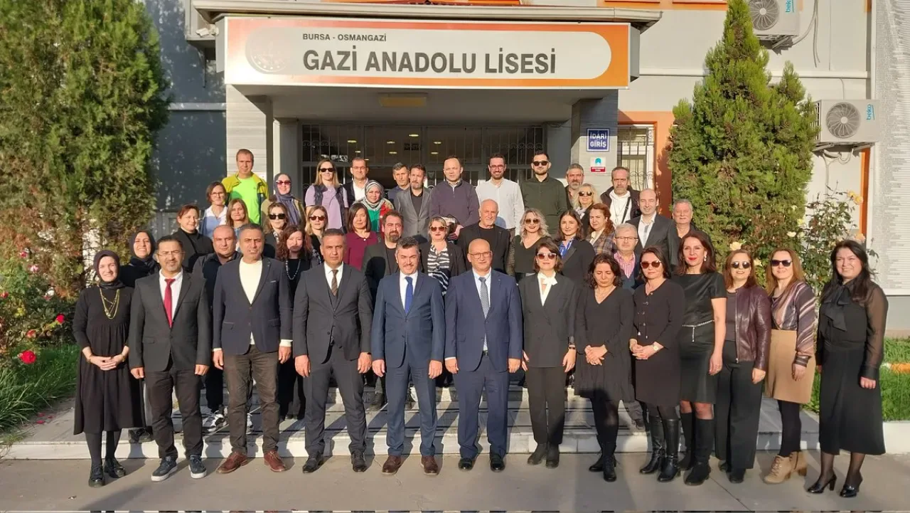 Osmangazi İlçe Milli Eğitim Müdürü Metin Sezer, Gazi Anadolu Lisesi'nde Öğretmenler Günü Kutlaması Gerçekleştirdi Osmangazi İlçe Milli Eğitim Müdürü Metin Sezer, Gazi Anadolu Lisesi'nde Öğretmenler Günü Kutlaması Gerçekleştirdi
