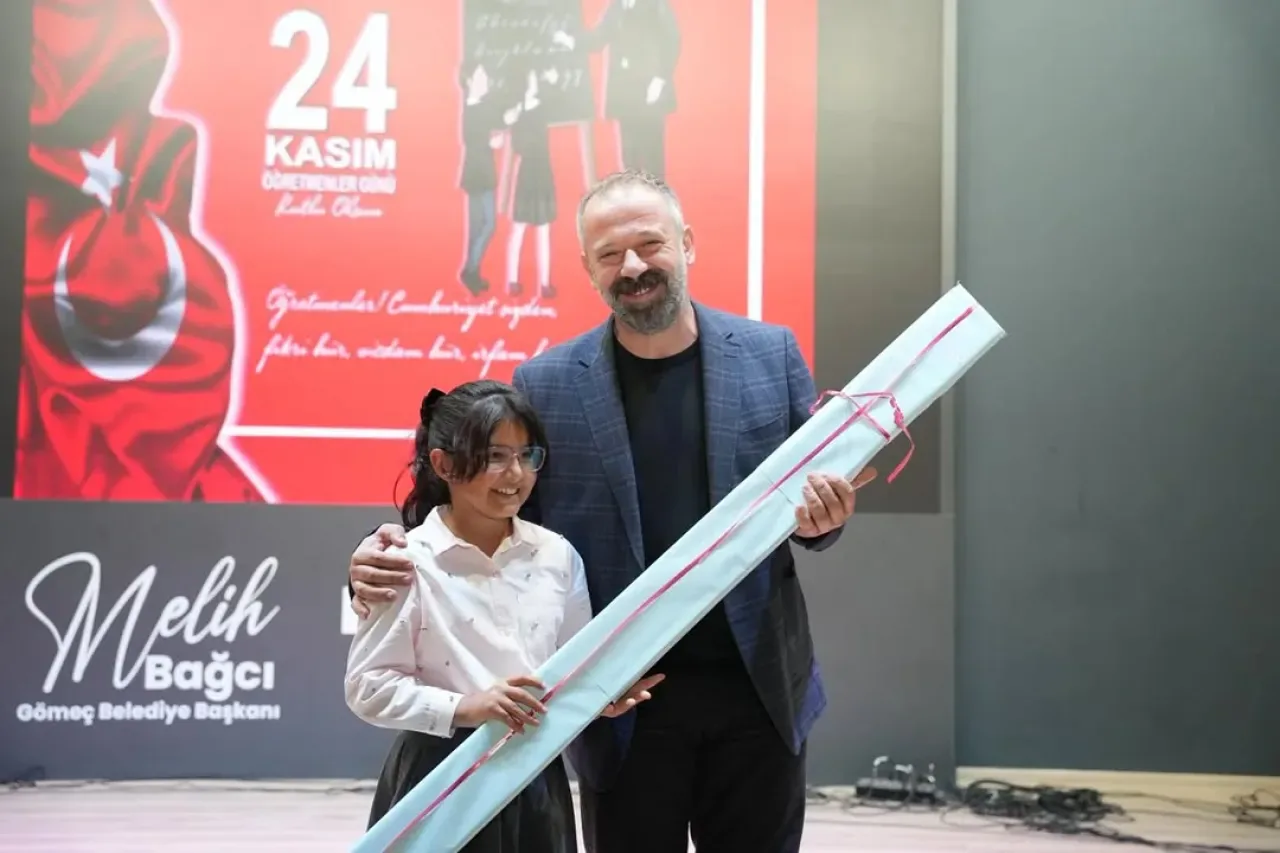 Gömeç'te 24 Kasım Öğretmenler Günü Coşkuyla Kutlandı Gömeç'te 24 Kasım Öğretmenler Günü Coşkuyla Kutlandı