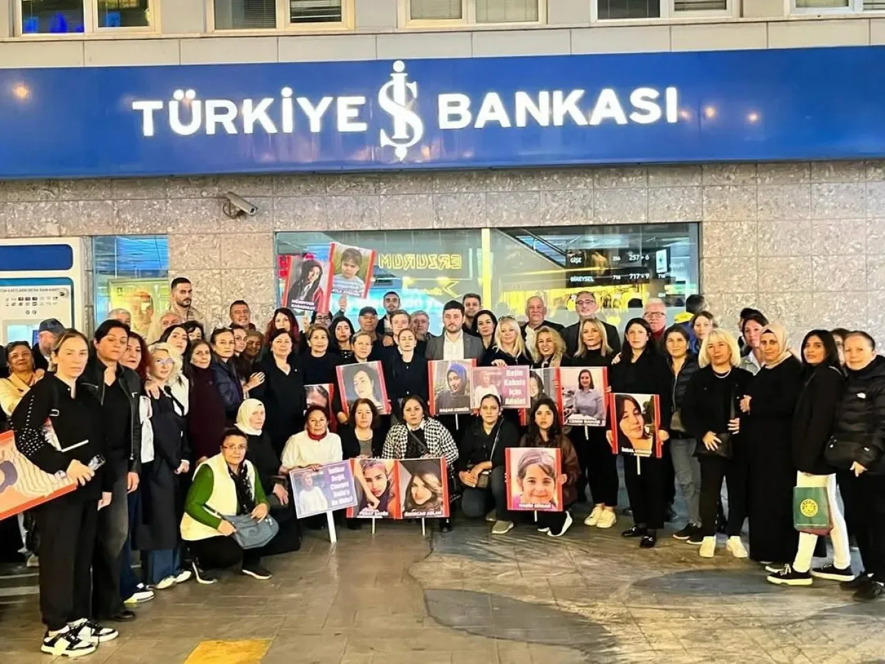 Bahçelievler'de 25 Kasım Etkinliği: Kadına Şiddetle Mücadelede Dayanışma Mesajı Bahçelievler'de 25 Kasım Etkinliği: Kadına Şiddetle Mücadelede Dayanışma Mesajı