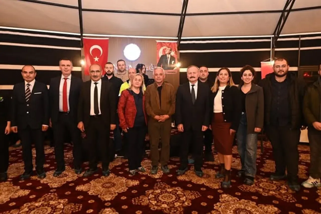 Mamak Belediye Başkanı Veli Gündüz Şahin'den Öğretmenler Günü'nde Anlamlı Yemek Mamak Belediye Başkanı Veli Gündüz Şahin'den Öğretmenler Günü'nde Anlamlı Yemek