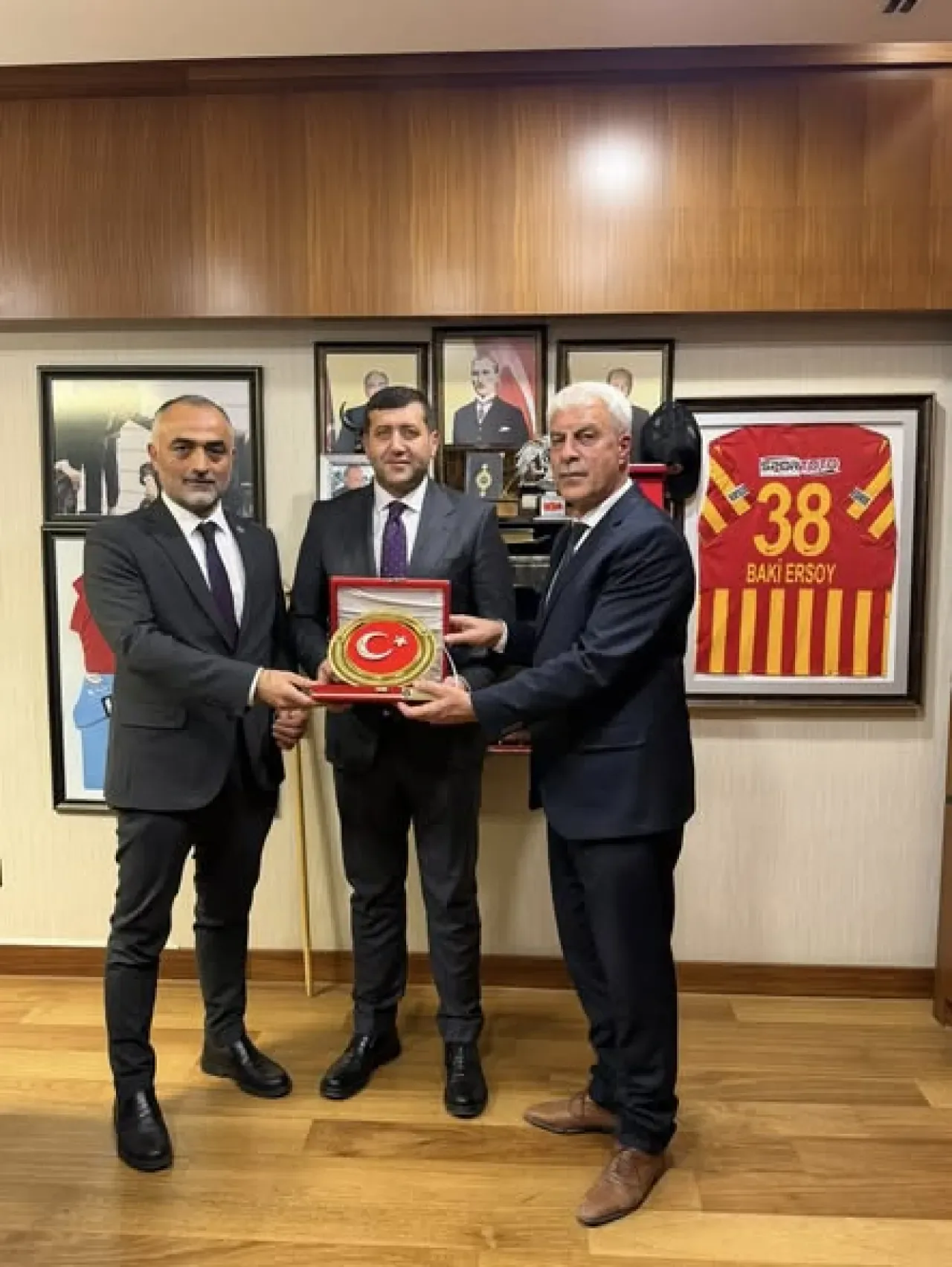 MHP'li Baki Ersoy'a Sendika Ziyareti MHP'li Baki Ersoy'a Sendika Ziyareti