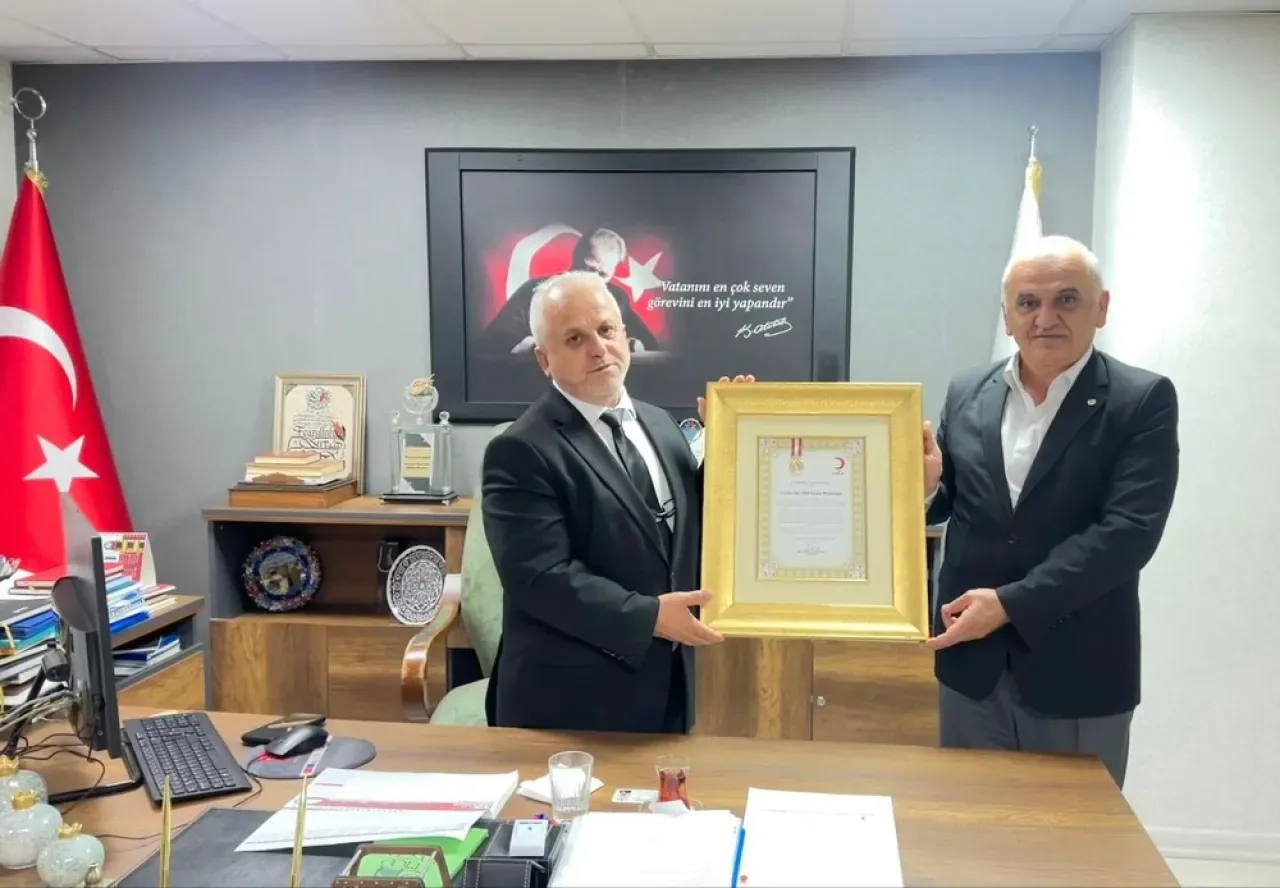 Türk Kızılay Esenler, 2024'te Okullardan 1651 Ünite Kan Bağışı Topladı Türk Kızılay Esenler, 2024'te Okullardan 1651 Ünite Kan Bağışı Topladı