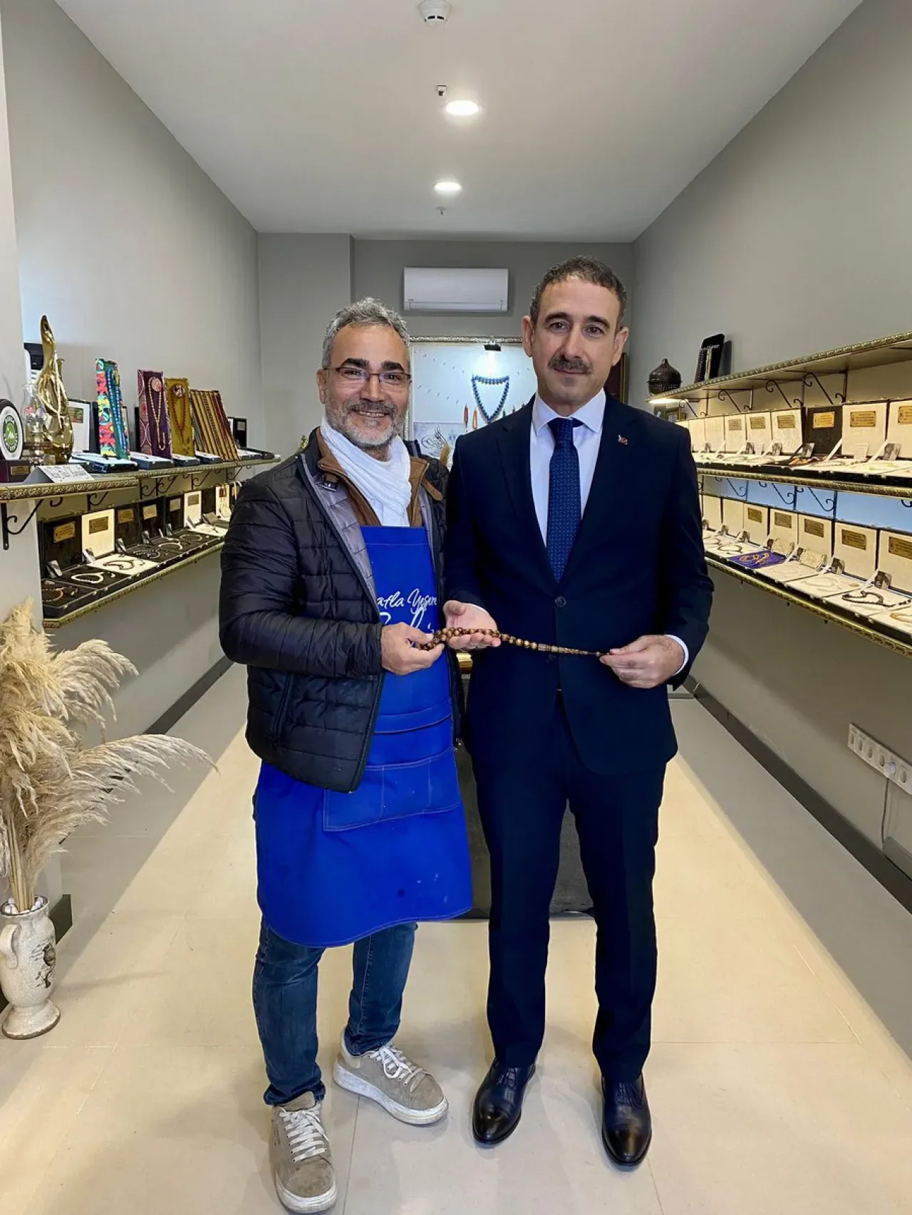 Bakırköy Kaymakamı Atatürk Havalimanı'ndaki Usta Eller Sanatçıları Çarşısı'nı Ziyaret Etti Bakırköy Kaymakamı Atatürk Havalimanı'ndaki Usta Eller Sanatçıları Çarşısı'nı Ziyaret Etti