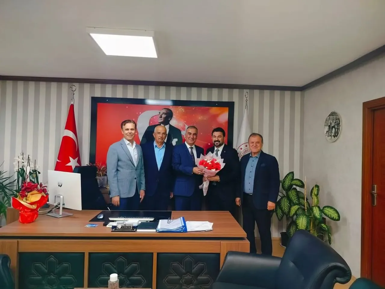Muratpaşa AK Parti İlçe Başkanlığı, İlçe Milli Eğitim Müdürü'nü Ziyaret Etti Muratpaşa AK Parti İlçe Başkanlığı, İlçe Milli Eğitim Müdürü'nü Ziyaret Etti