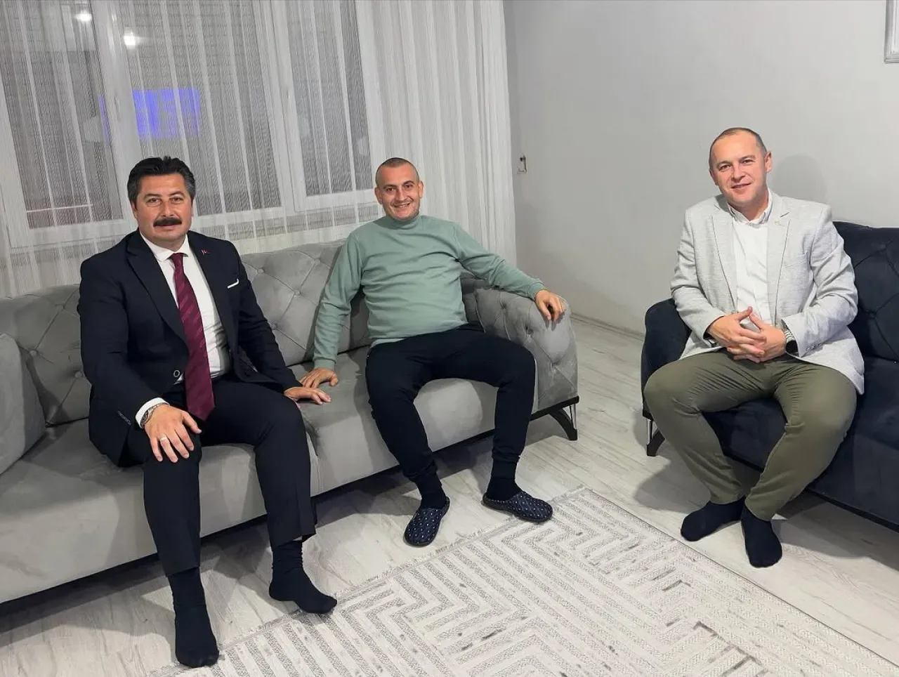 Yenişehir Belediye Başkanı Ercan Özel, Ameliyat Olan Parti Yöneticisini Ziyaret Etti Yenişehir Belediye Başkanı Ercan Özel, Ameliyat Olan Parti Yöneticisini Ziyaret Etti