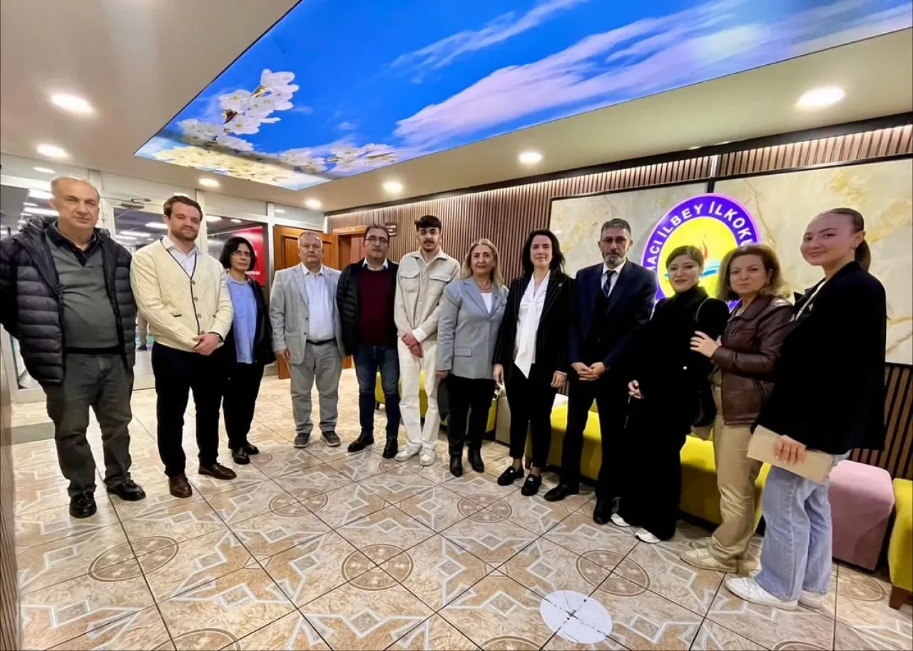 İBB'li Seda Türkoğlu ve CHP'li Yöneticiler Bayrampaşa'da Öğretmenler Günü Ziyareti Gerçekleştirdi İBB'li Seda Türkoğlu ve CHP'li Yöneticiler Bayrampaşa'da Öğretmenler Günü Ziyareti Gerçekleştirdi