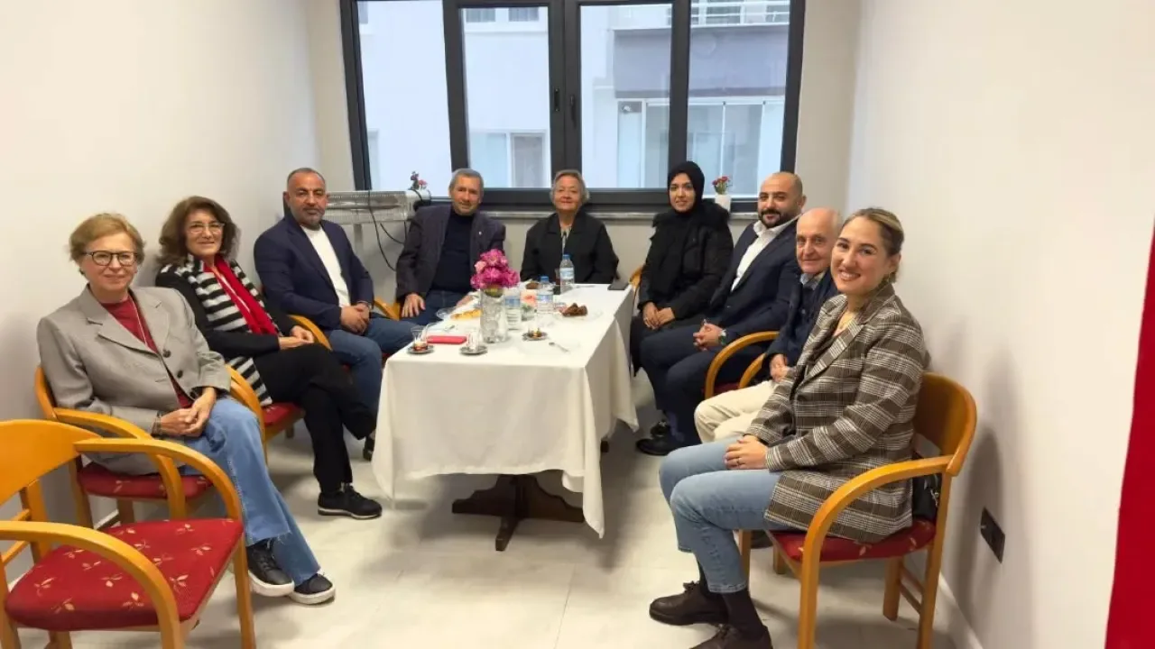 MHP Bursa'dan Türkiye Yardımsevenler Derneği'ne Anlamlı Ziyaret MHP Bursa'dan Türkiye Yardımsevenler Derneği'ne Anlamlı Ziyaret