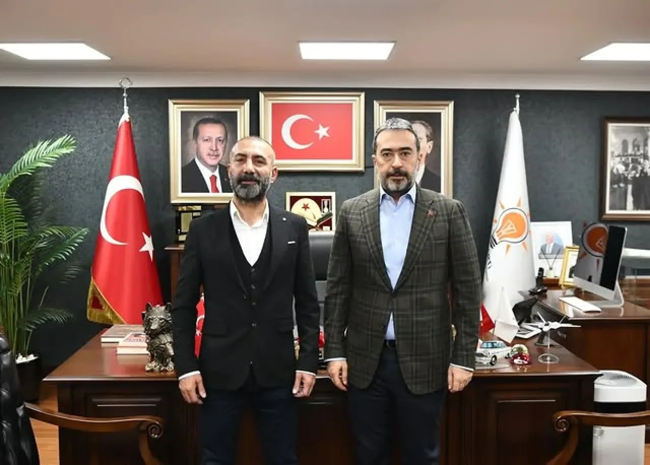 Metin Yıldız, AK Parti Ankara İl Başkanı Hakan Hanözcan'ı Ziyaret Etti Metin Yıldız, AK Parti Ankara İl Başkanı Hakan Hanözcan'ı Ziyaret Etti