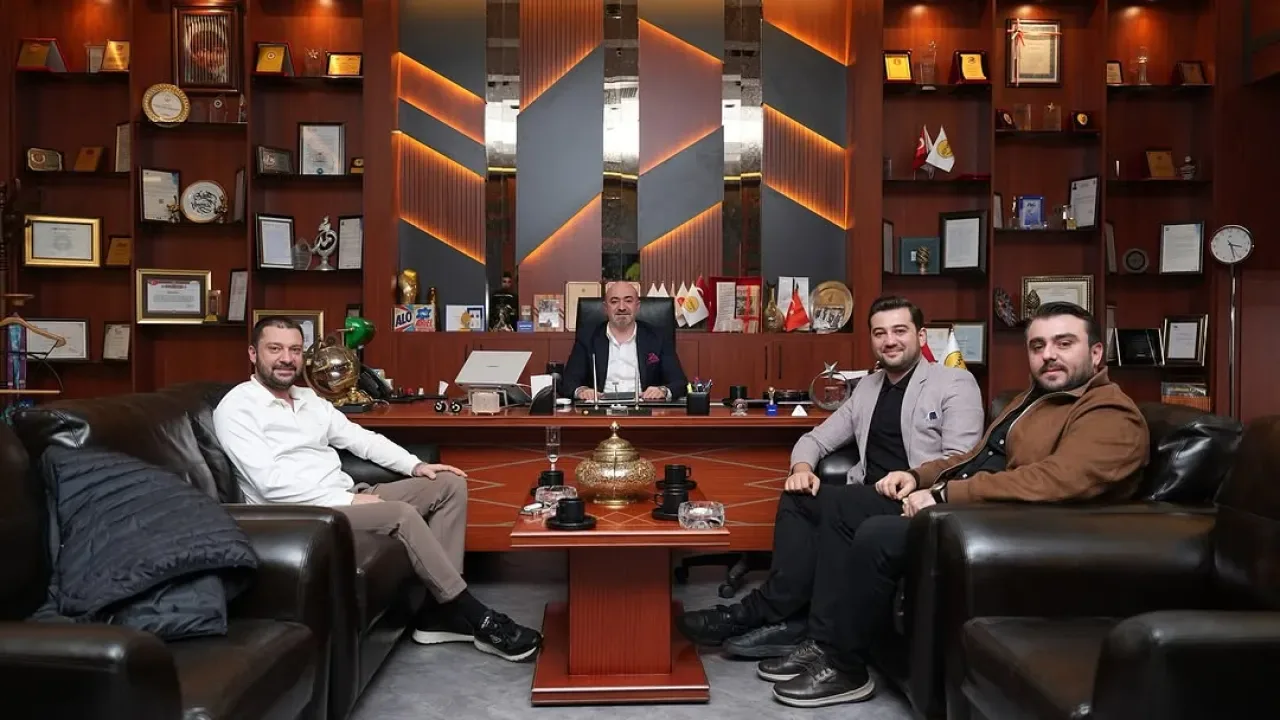 Gaziantep Milletvekili Mesut Bozatlı, Adnan Şirketler Grubu'nu Ziyaret Etti Gaziantep Milletvekili Mesut Bozatlı, Adnan Şirketler Grubu'nu Ziyaret Etti