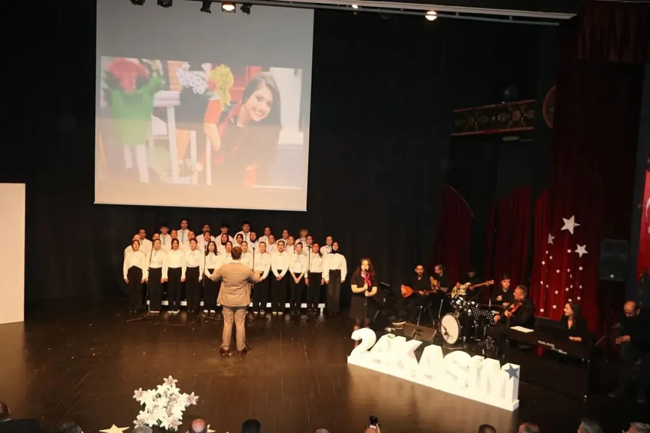 Avcılar'da Öğretmenler Günü Spor Müsabakalarında Dereceye Giren Öğretmenler Ödüllendirildi Avcılar'da Öğretmenler Günü Spor Müsabakalarında Dereceye Giren Öğretmenler Ödüllendirildi
