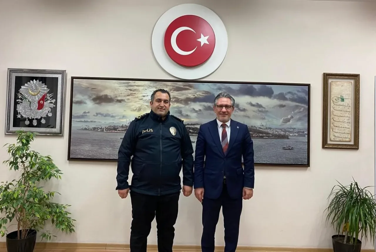 Fatih İlçe Emniyet Müdürü, Öğretmenler Günü'nde Milli Eğitim Müdürü'nü Ziyaret Etti Fatih İlçe Emniyet Müdürü, Öğretmenler Günü'nde Milli Eğitim Müdürü'nü Ziyaret Etti