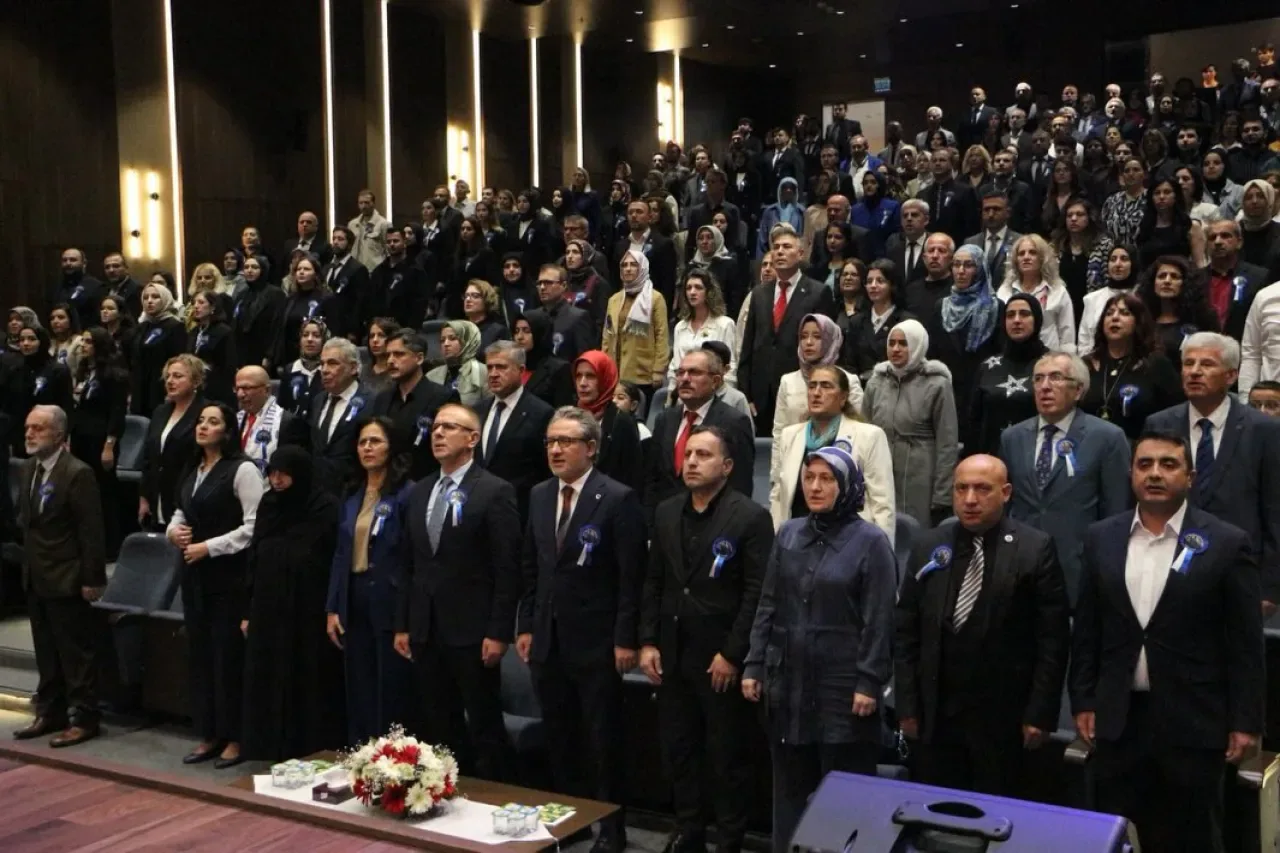 Fatih'te 24 Kasım Öğretmenler Günü Coşkuyla Kutlandı Fatih'te 24 Kasım Öğretmenler Günü Coşkuyla Kutlandı