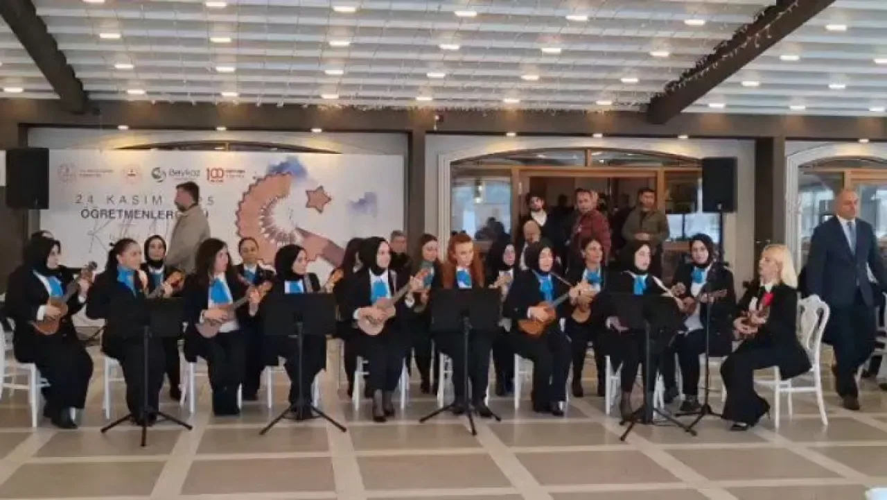 Beykoz Halk Eğitimi Merkezi'nde Öğretmenler Günü'ne Özel Ukulele Gösterisi Beykoz Halk Eğitimi Merkezi'nde Öğretmenler Günü'ne Özel Ukulele Gösterisi