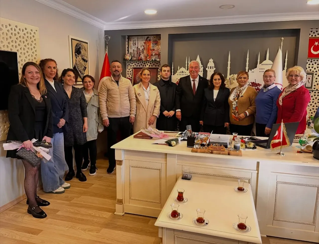 CHP Beykoz, Öğretmenler Günü'nü Okul Ziyaretleriyle Kutladı CHP Beykoz, Öğretmenler Günü'nü Okul Ziyaretleriyle Kutladı