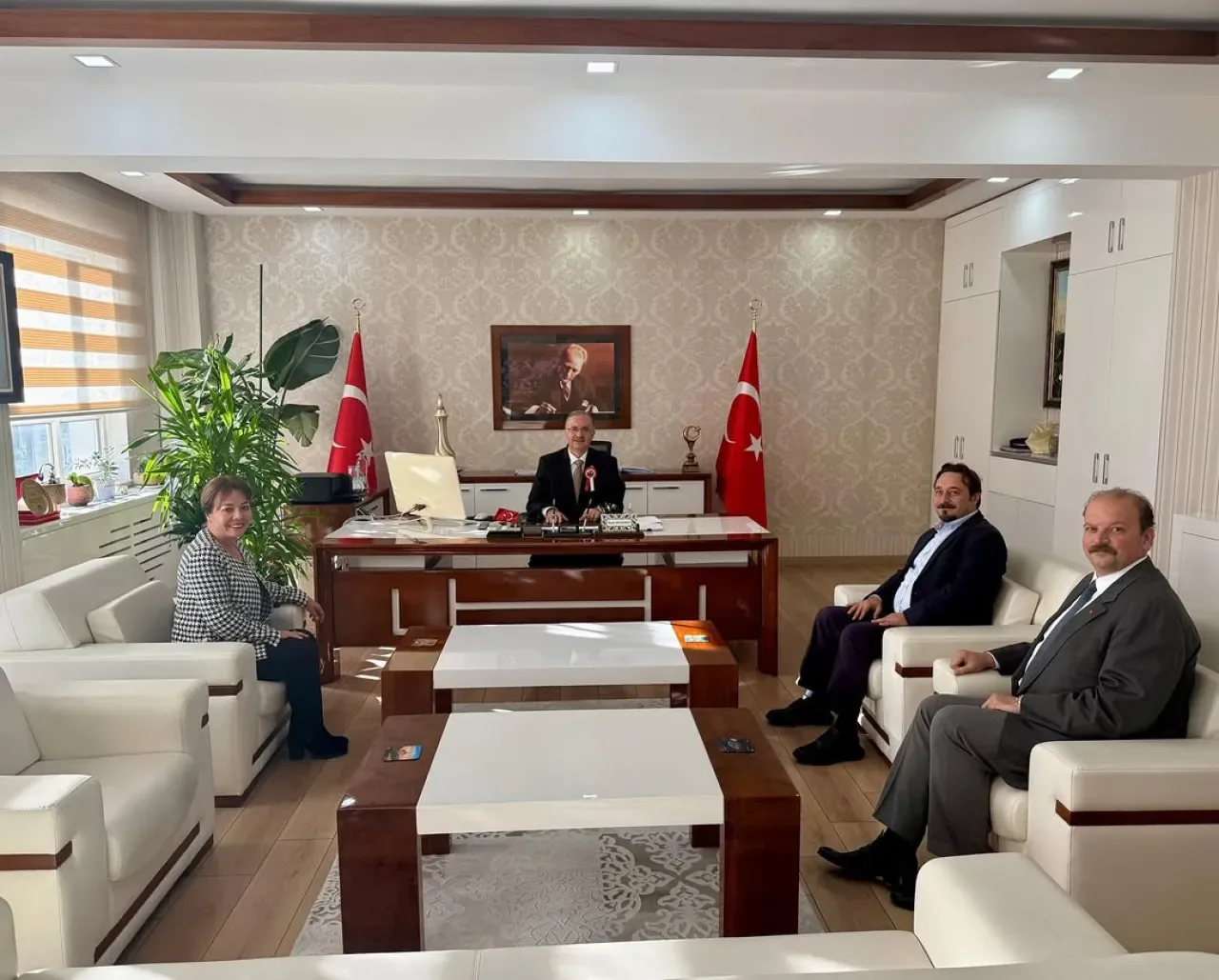 Adıgüzel MYO Yöneticilerinden Ataşehir Kaymakamı'na Ziyaret Adıgüzel MYO Yöneticilerinden Ataşehir Kaymakamı'na Ziyaret