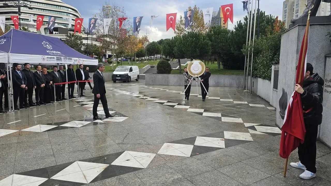 Ataşehir'de 24 Kasım Öğretmenler Günü Çelenk Sunma Töreni Düzenlendi Ataşehir'de 24 Kasım Öğretmenler Günü Çelenk Sunma Töreni Düzenlendi