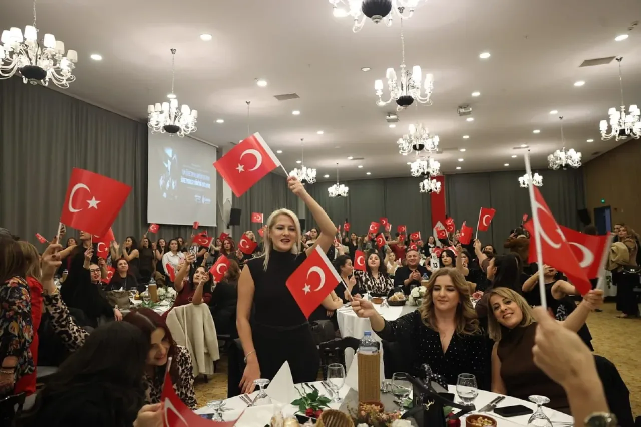 Çankaya'da Öğretmenler Günü Coşkusu: Kreş Öğretmenleri ile Anlamlı Kutlama Çankaya'da Öğretmenler Günü Coşkusu: Kreş Öğretmenleri ile Anlamlı Kutlama