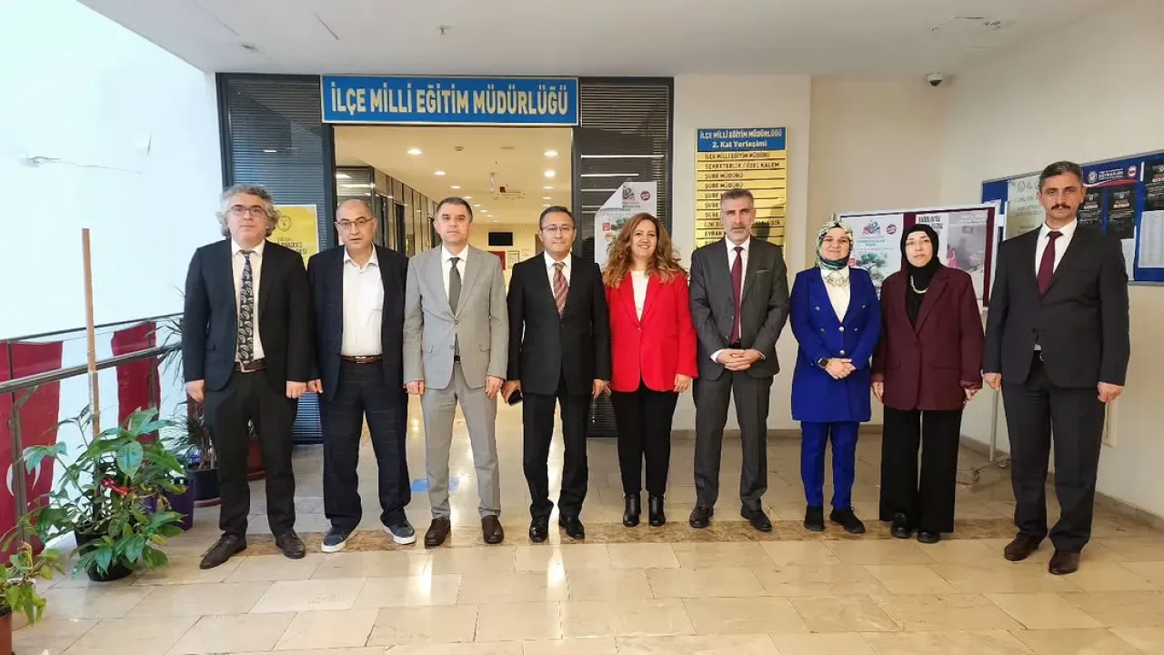 Bağcılar Kaymakamı Uçgun, Öğretmenler Günü'nde İlçe Milli Eğitim Müdürlüğü'nü Ziyaret Etti Bağcılar Kaymakamı Uçgun, Öğretmenler Günü'nde İlçe Milli Eğitim Müdürlüğü'nü Ziyaret Etti