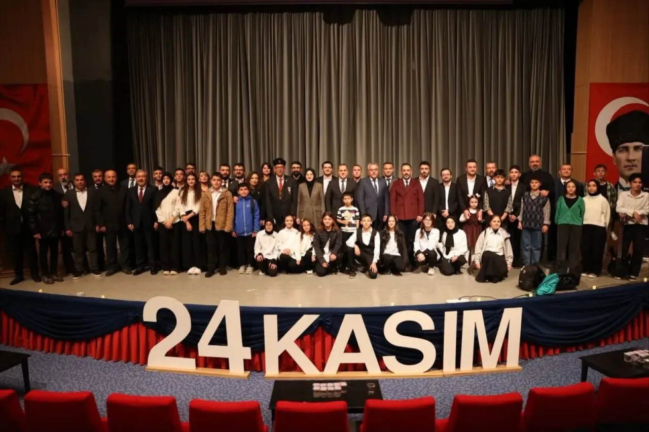 Akyurt'ta 24 Kasım Öğretmenler Günü Coşkuyla Kutlandı Akyurt'ta 24 Kasım Öğretmenler Günü Coşkuyla Kutlandı