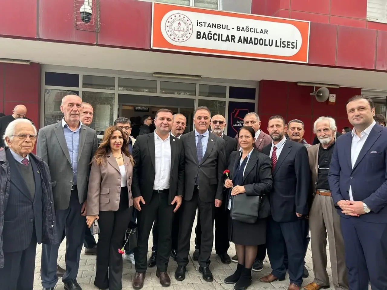 CHP Bağcılar'dan Öğretmenler Günü'nde Anlamlı Ziyaretler CHP Bağcılar'dan Öğretmenler Günü'nde Anlamlı Ziyaretler