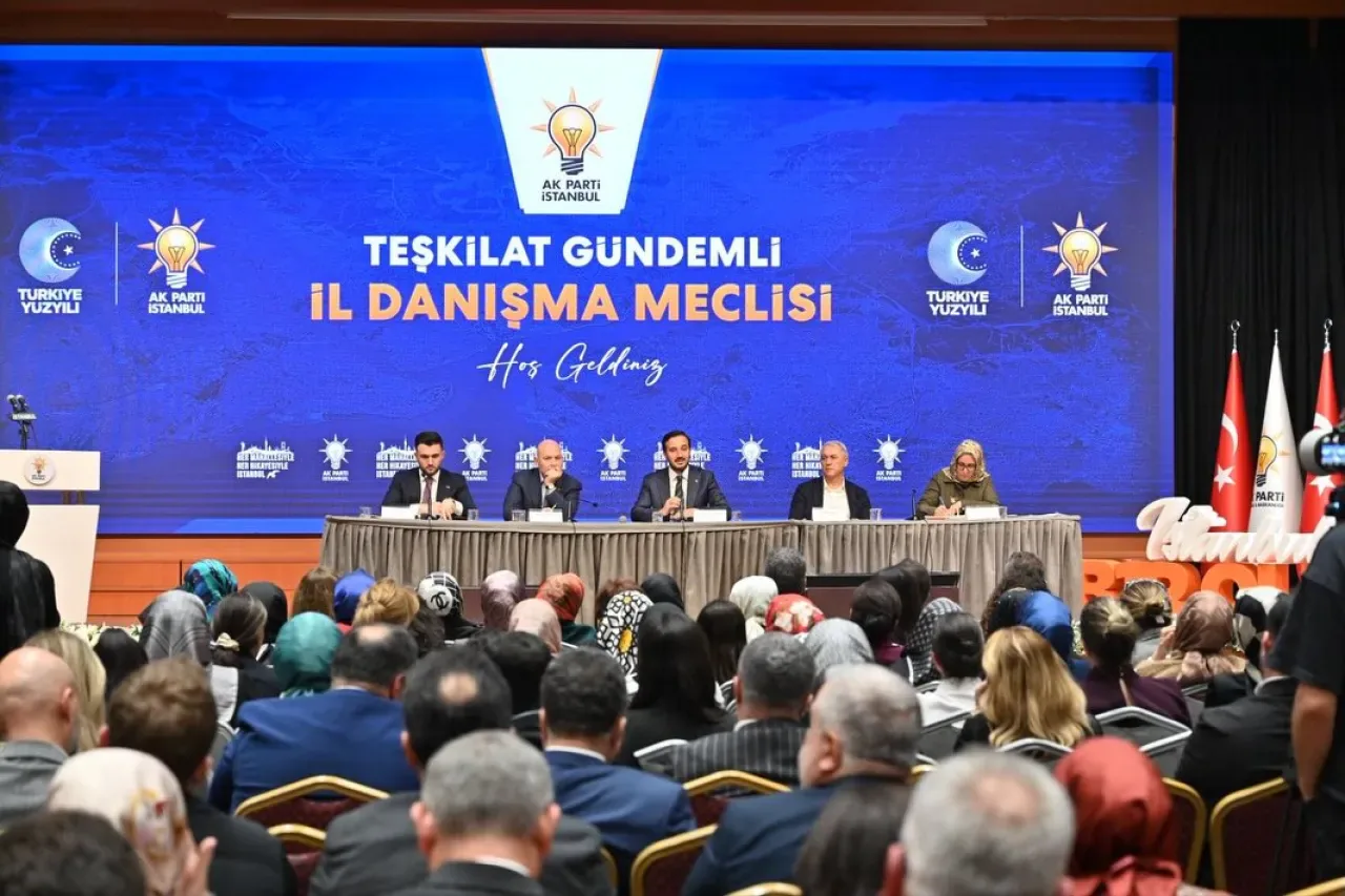 AK Parti İstanbul Teşkilatı, Türkiye Yüzyılı Vizyonu İçin İl Danışma Meclisi'nde Buluştu AK Parti İstanbul Teşkilatı, Türkiye Yüzyılı Vizyonu İçin İl Danışma Meclisi'nde Buluştu