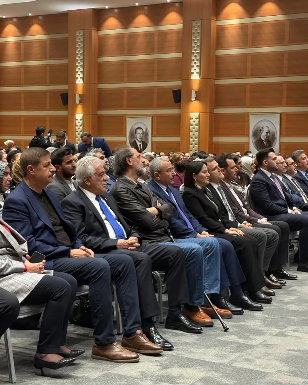 AK Parti İstanbul'da Teşkilat Toplantısı Düzenledi AK Parti İstanbul'da Teşkilat Toplantısı Düzenledi