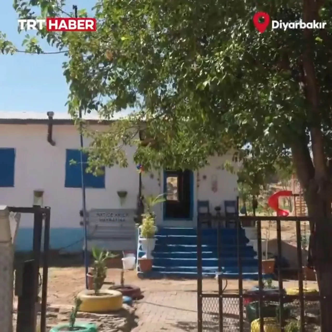 Diyarbakır'da Öğretmen Yusuf Tümay, Tatillerini Köy Okulunu Yenileyerek Geçirdi Diyarbakır'da Öğretmen Yusuf Tümay, Tatillerini Köy Okulunu Yenileyerek Geçirdi