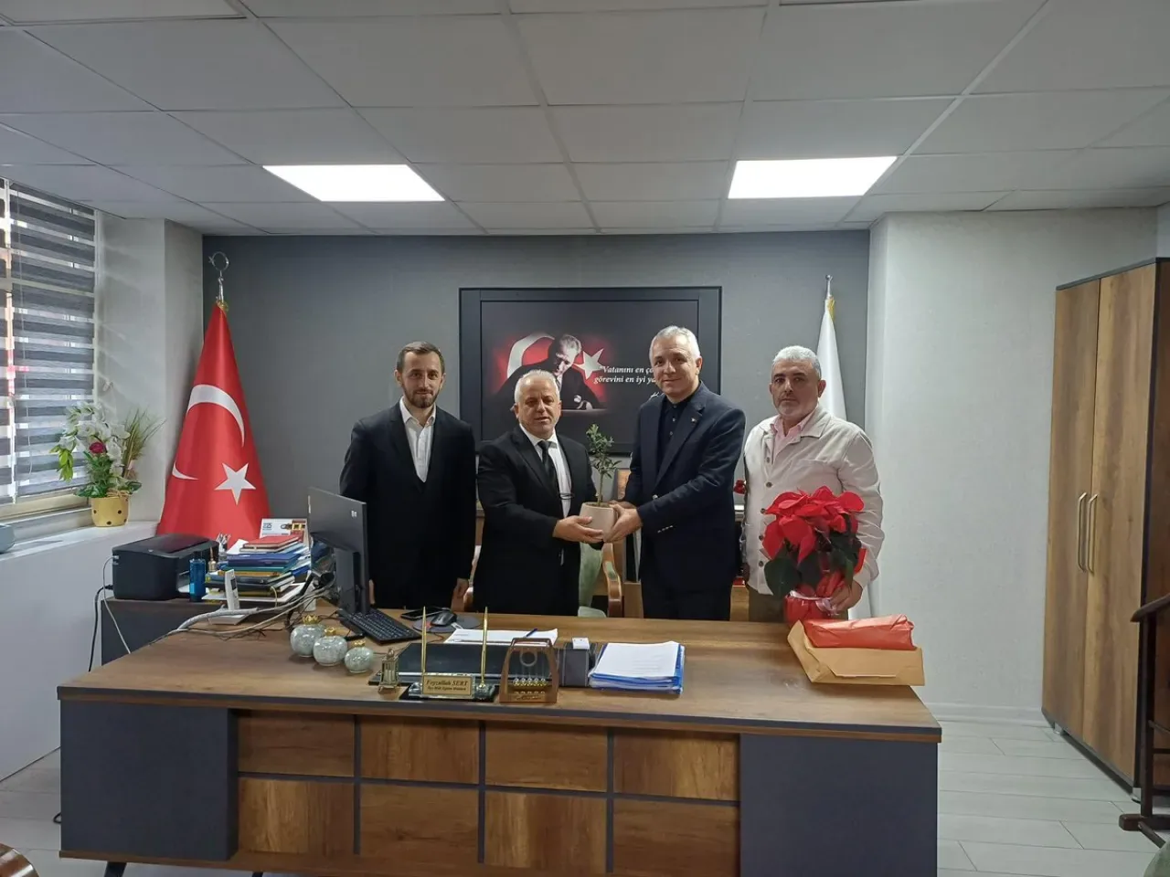 Esenler'de Öğretmenler Günü'nde 59 Okul Ziyaret Edildi Esenler'de Öğretmenler Günü'nde 59 Okul Ziyaret Edildi