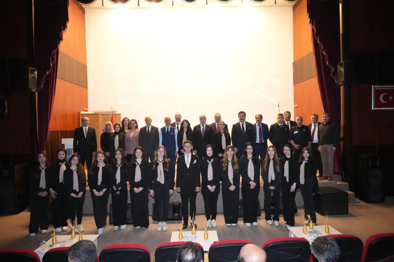 Bursa Yenişehir'de 24 Kasım Öğretmenler Günü Kutlamaları Bursa Yenişehir'de 24 Kasım Öğretmenler Günü Kutlamaları