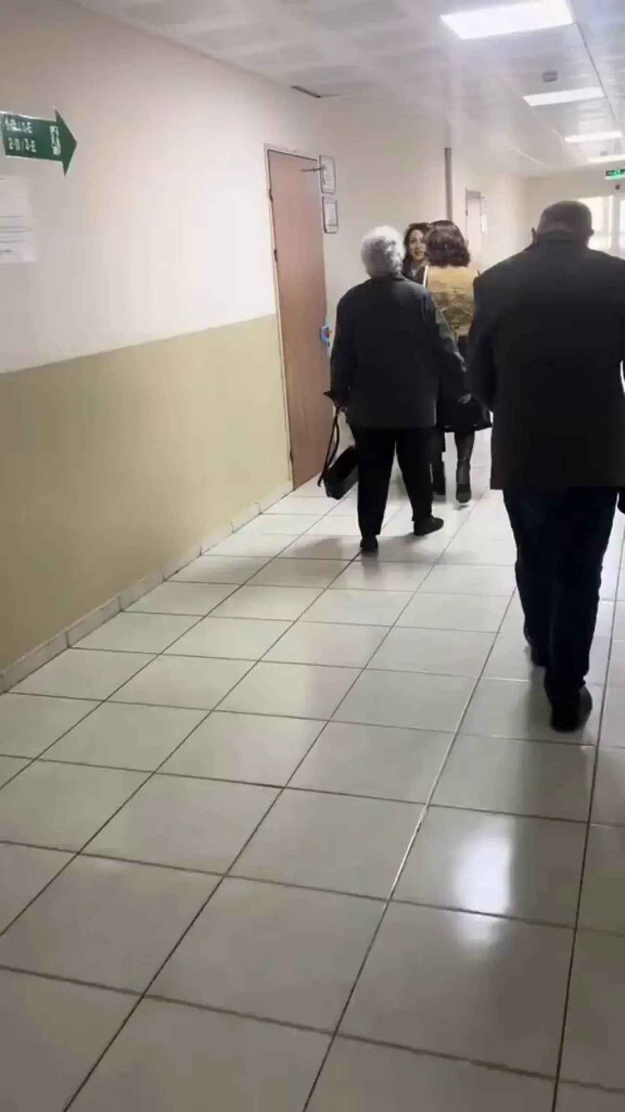 Öğretmenler Günü'nde Duygulandıran Sürpriz: 40 Yıllık Öğretmen Sınıfıyla Buluştu Öğretmenler Günü'nde Duygulandıran Sürpriz: 40 Yıllık Öğretmen Sınıfıyla Buluştu
