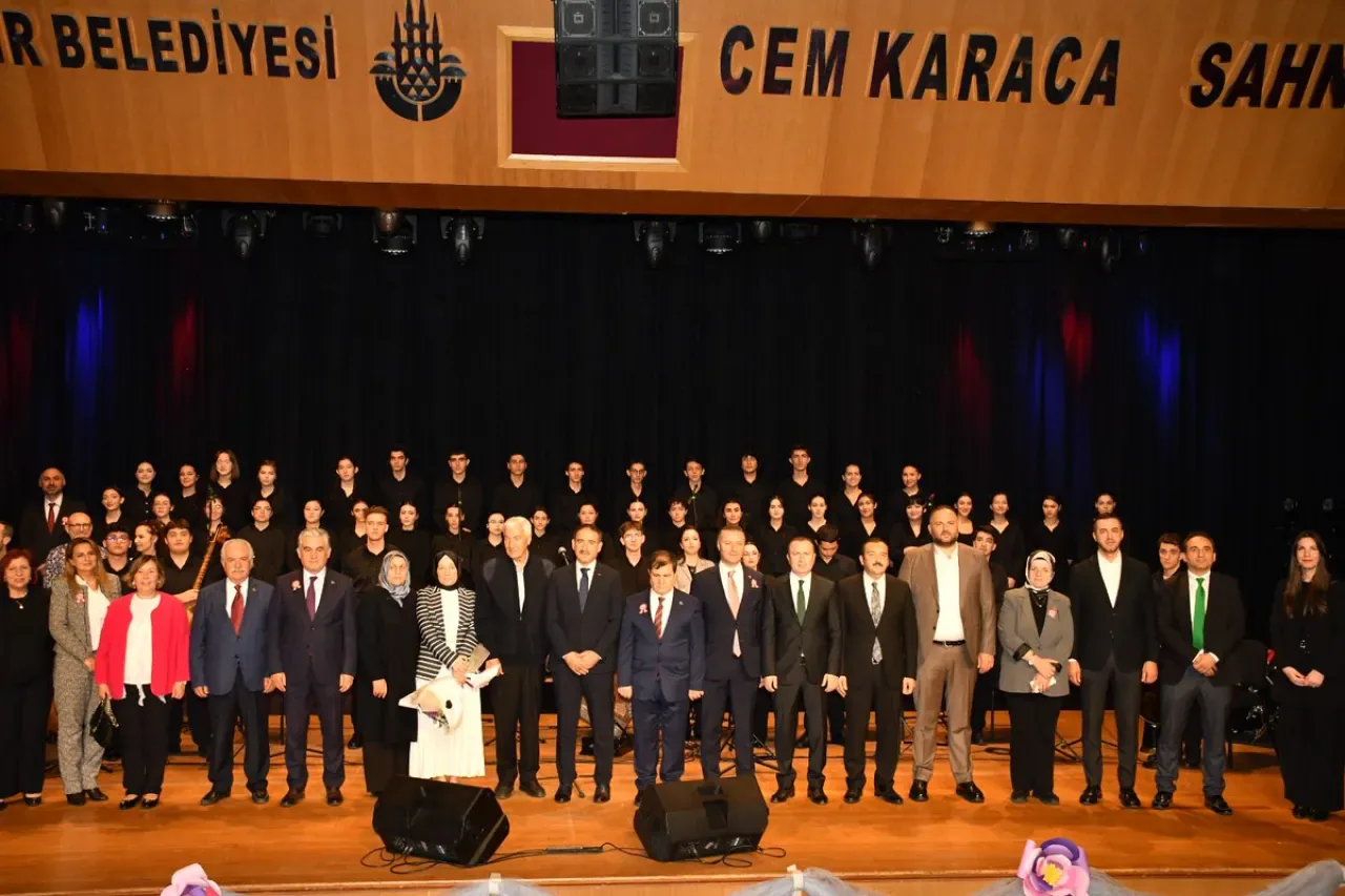 Bakırköy'de 24 Kasım Öğretmenler Günü Coşkuyla Kutlandı Bakırköy'de 24 Kasım Öğretmenler Günü Coşkuyla Kutlandı