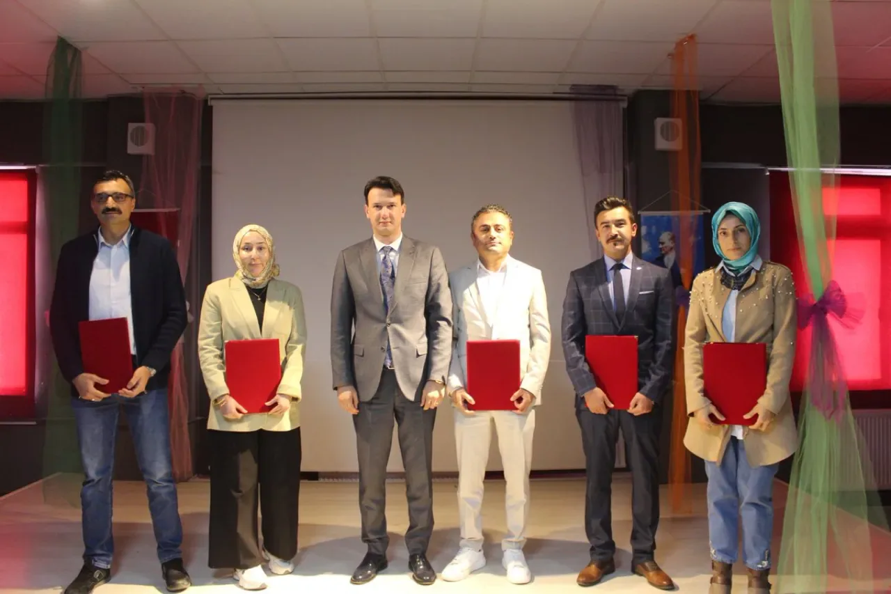 Keles Kaymakamlığı'ndan 24 Kasım Öğretmenler Günü Mesajı Keles Kaymakamlığı'ndan 24 Kasım Öğretmenler Günü Mesajı
