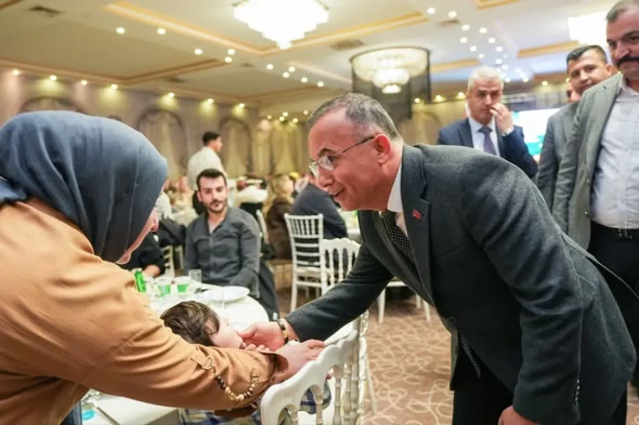 Gaziantep'te Öğretmenler Günü Coşkusu: Büyükşehir'den Anlamlı Yemek Programı Gaziantep'te Öğretmenler Günü Coşkusu: Büyükşehir'den Anlamlı Yemek Programı