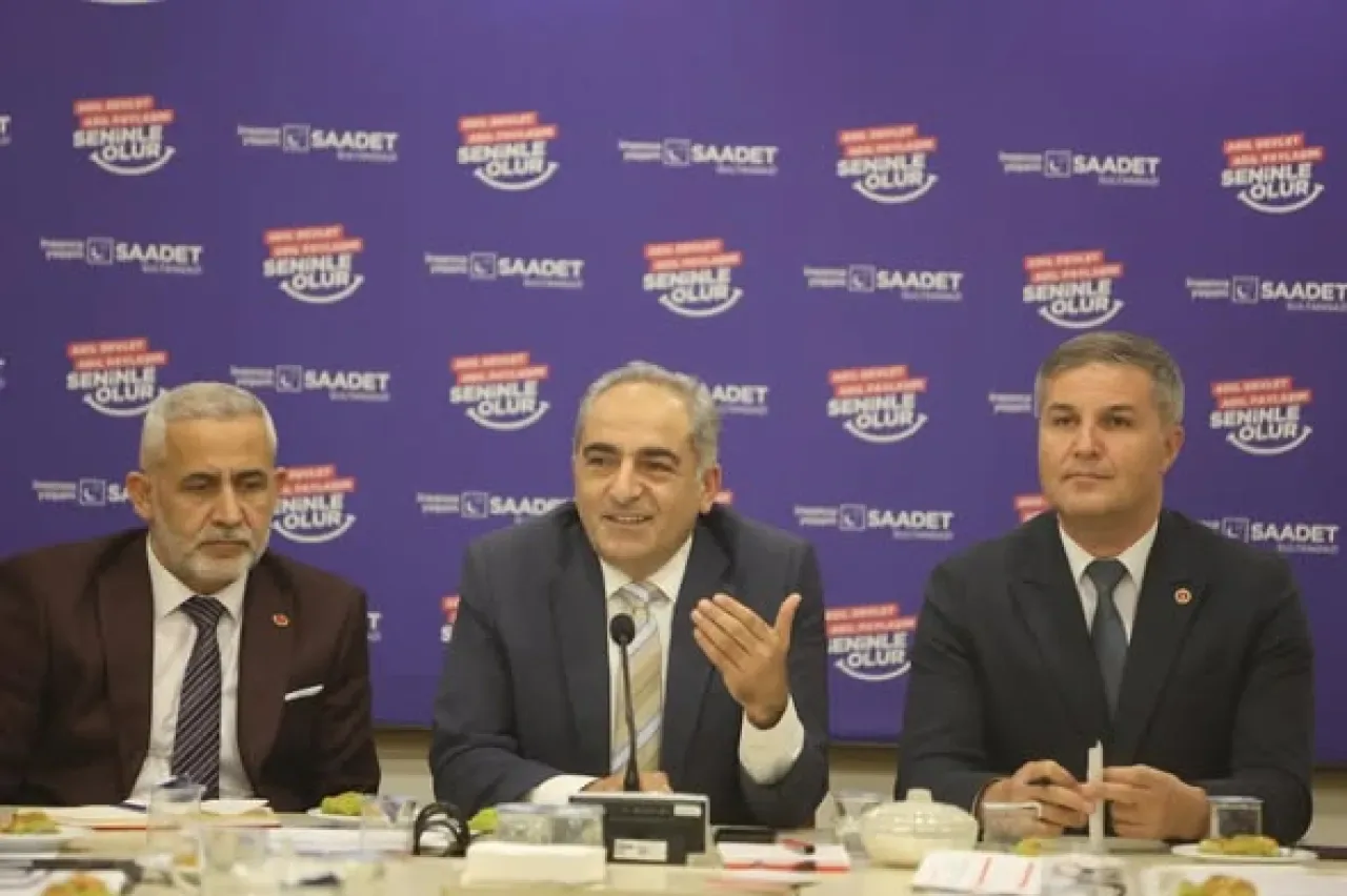 Saadet Partisi Sultangazi'de Yönetim Kurulu Toplantısı Gerçekleştirdi Saadet Partisi Sultangazi'de Yönetim Kurulu Toplantısı Gerçekleştirdi