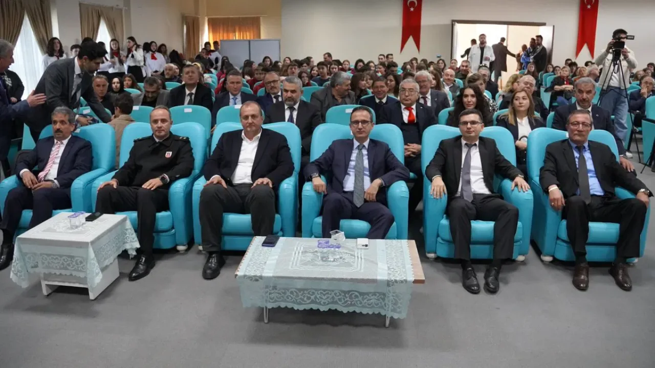 İznik'te 24 Kasım Öğretmenler Günü Kutlamaları Gerçekleşti İznik'te 24 Kasım Öğretmenler Günü Kutlamaları Gerçekleşti